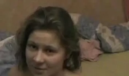 女の子とホテルで自家製ポルノを記録する 女性 アダルト ビデオ