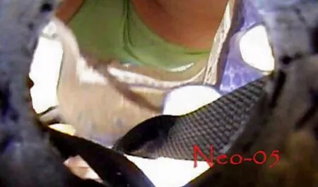 女性の髪は優しく性器のスリットをマッサージ 女性 の 為 の エッチ