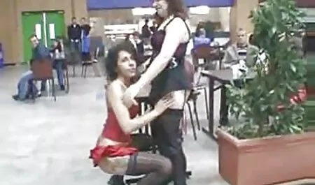 お父さんは彼の娘を罰し、タイトな膣に彼女を入れる エロ 女性 向き