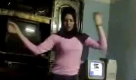 スキニーブロンドは彼女の剃毛Lでbonerを取ります。 女 動画 えろ