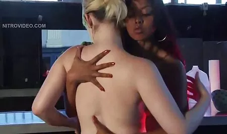 若い男なでると細い金髪にキス h 動画 女性
