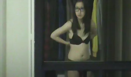 コックの上に座るためにフェラチオを与える忠実な妻 女 えろ