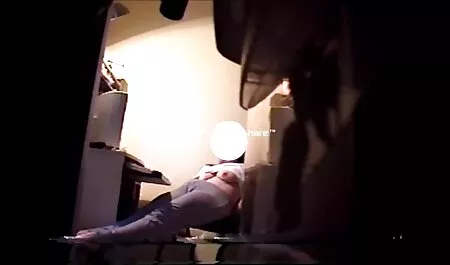彼はロッカールームで迅速なフェラをしました 女性 エロ 動画