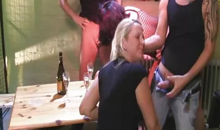 足フェチ女の子の喫煙と足のドライバークソ 女性 が 見 たい エッチ な 動画