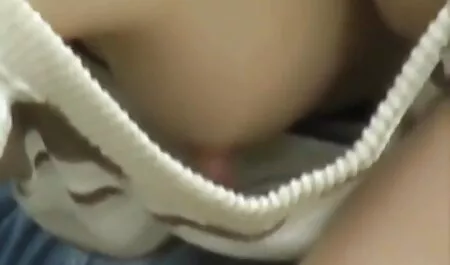 ママは彼氏にボルトを吸って彼女の娘を教える えろ 女子 動画
